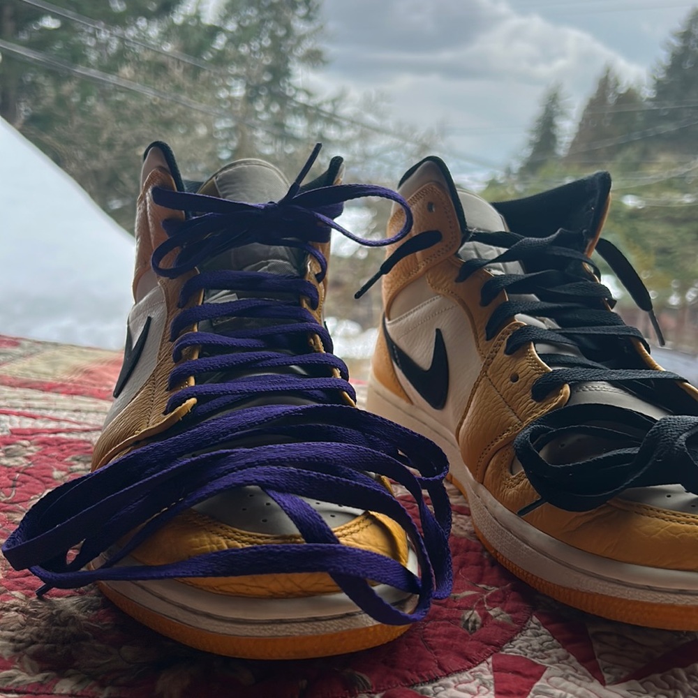 Jordan 1 Mid “LAKERS”